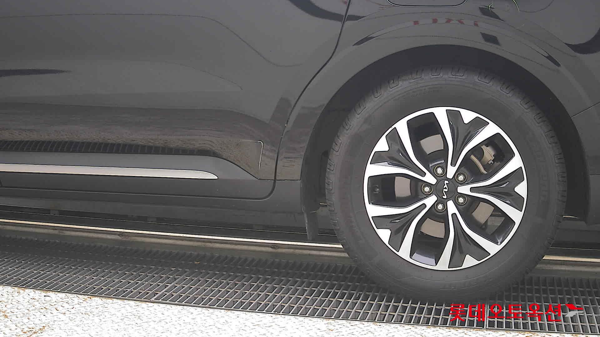 2023 - kia carnival