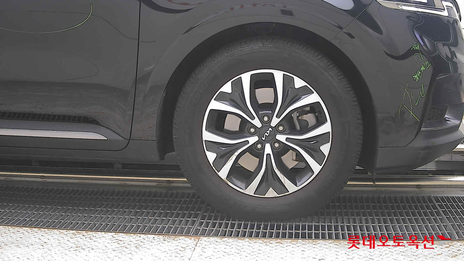 2023 - kia carnival