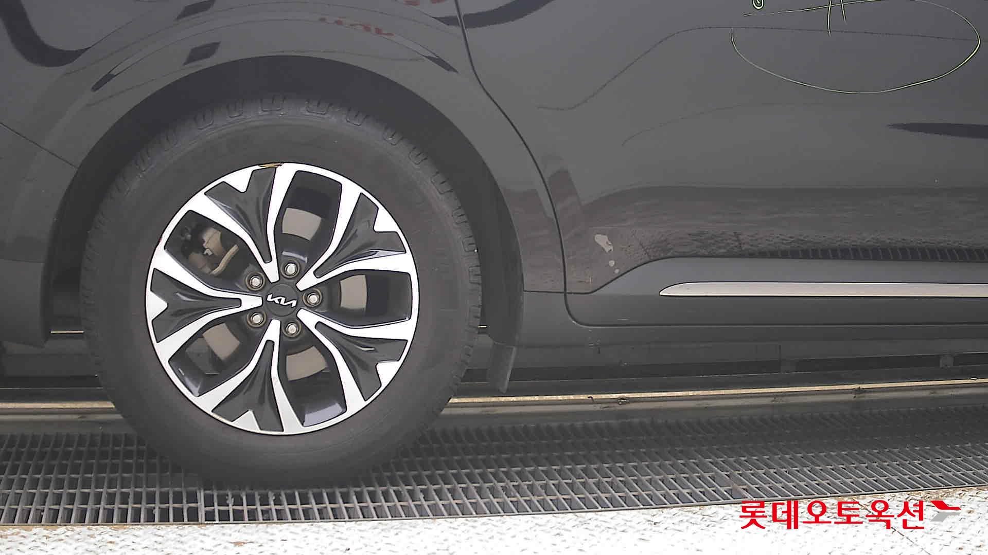2023 - kia carnival