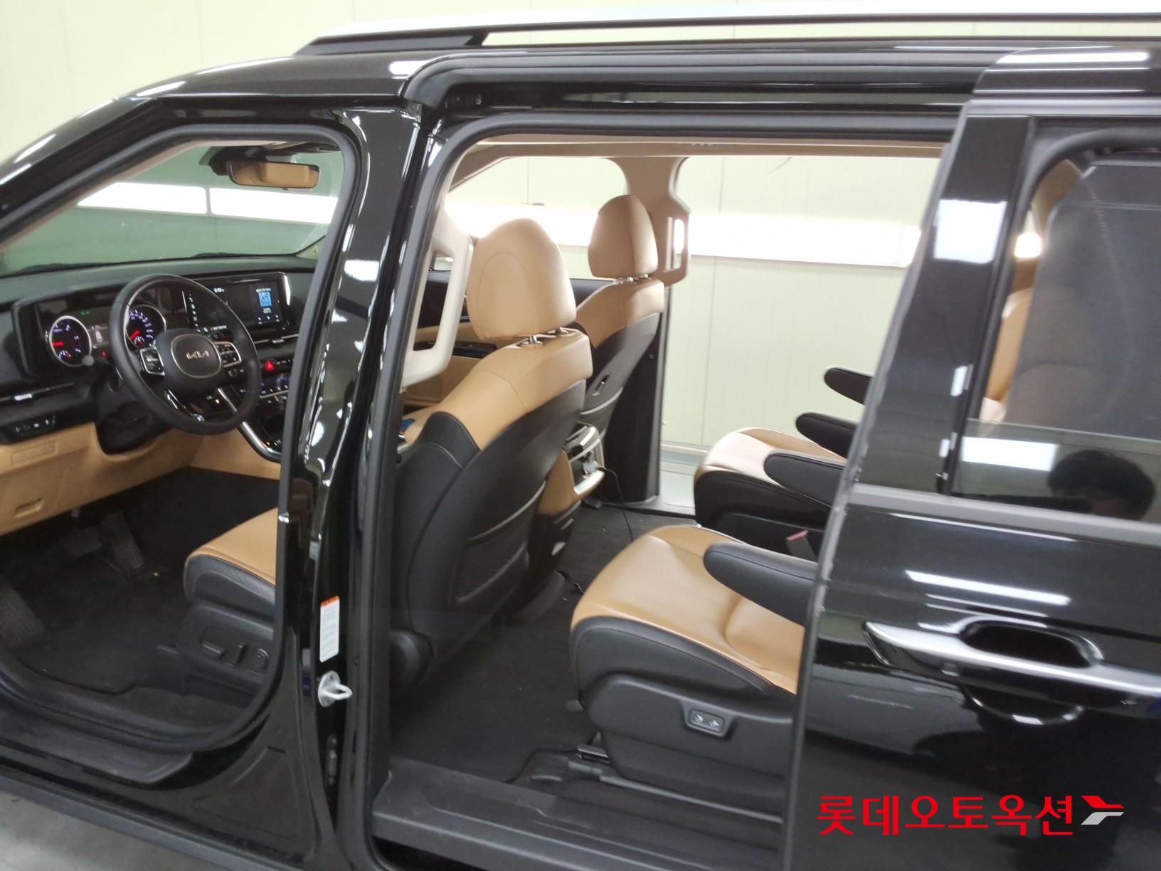 2023 - kia carnival