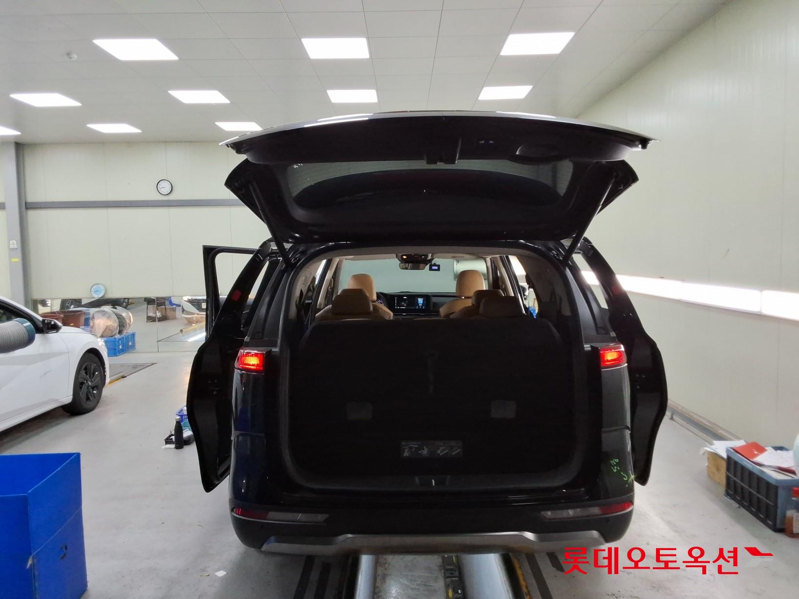 2023 - kia carnival