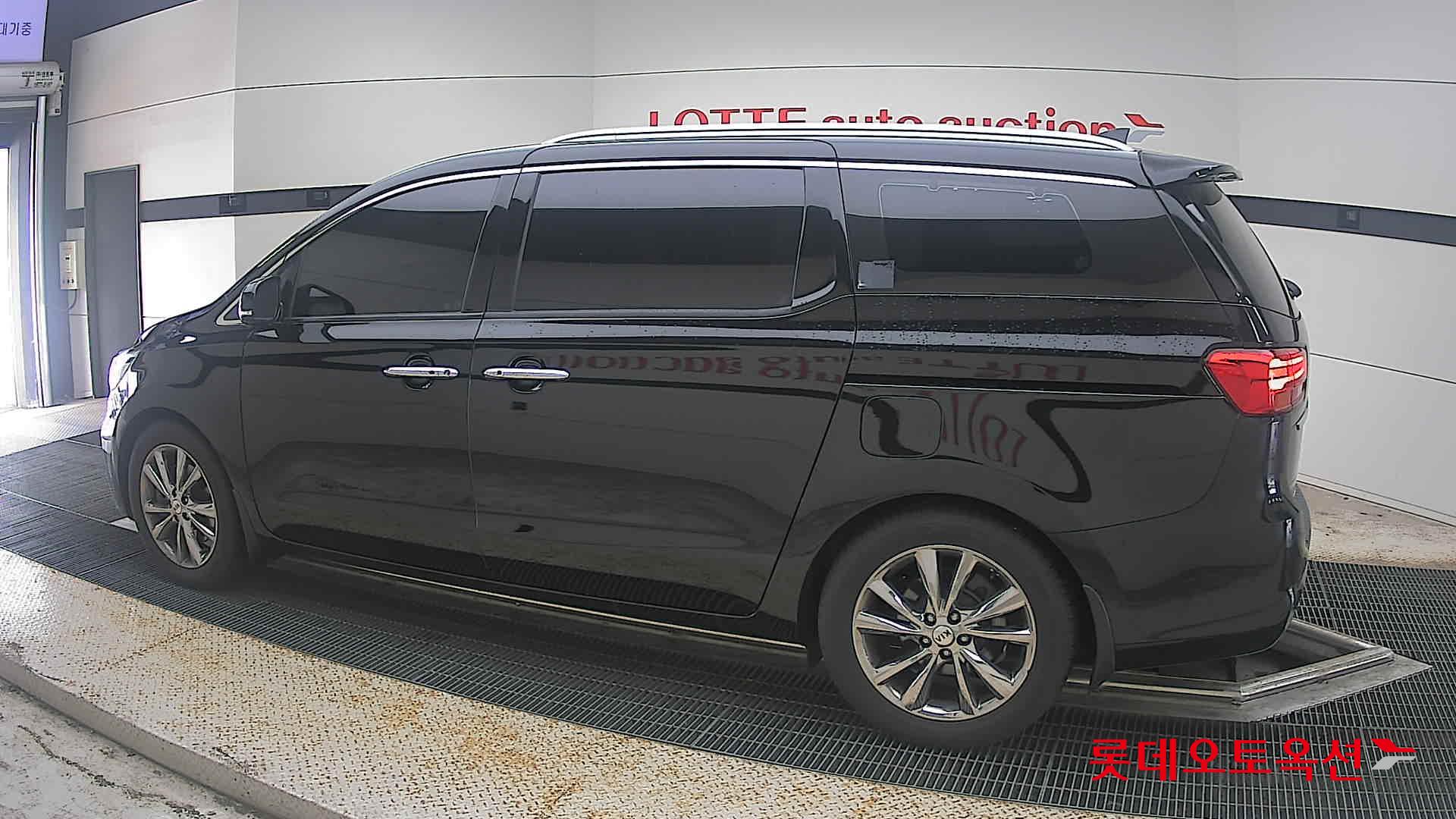 2020 - kia carnival