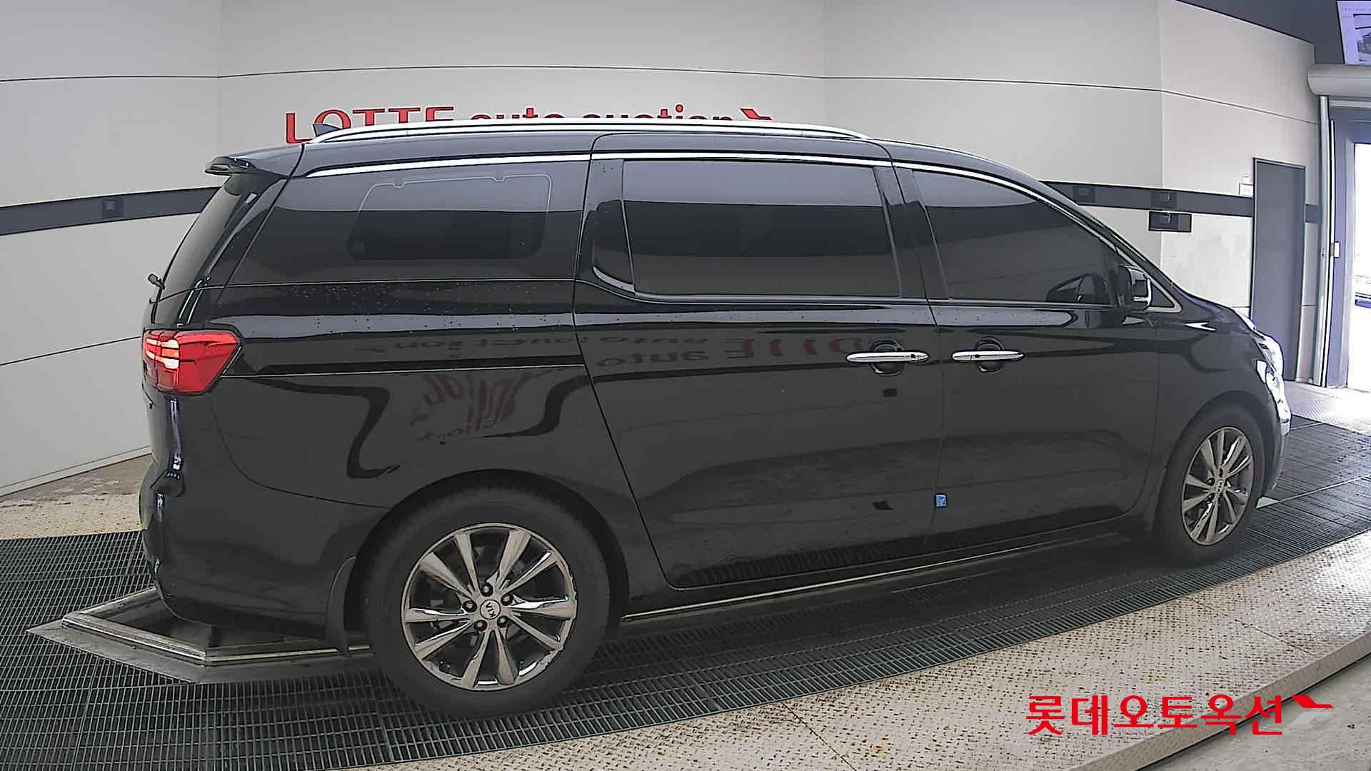 2020 - kia carnival