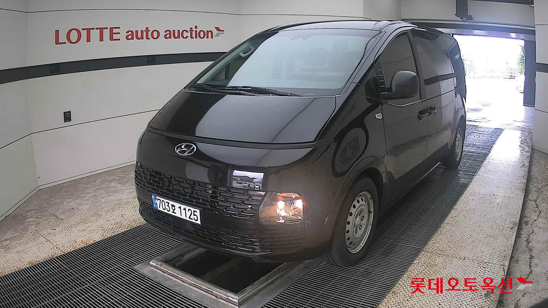 2023 - hyundai staria