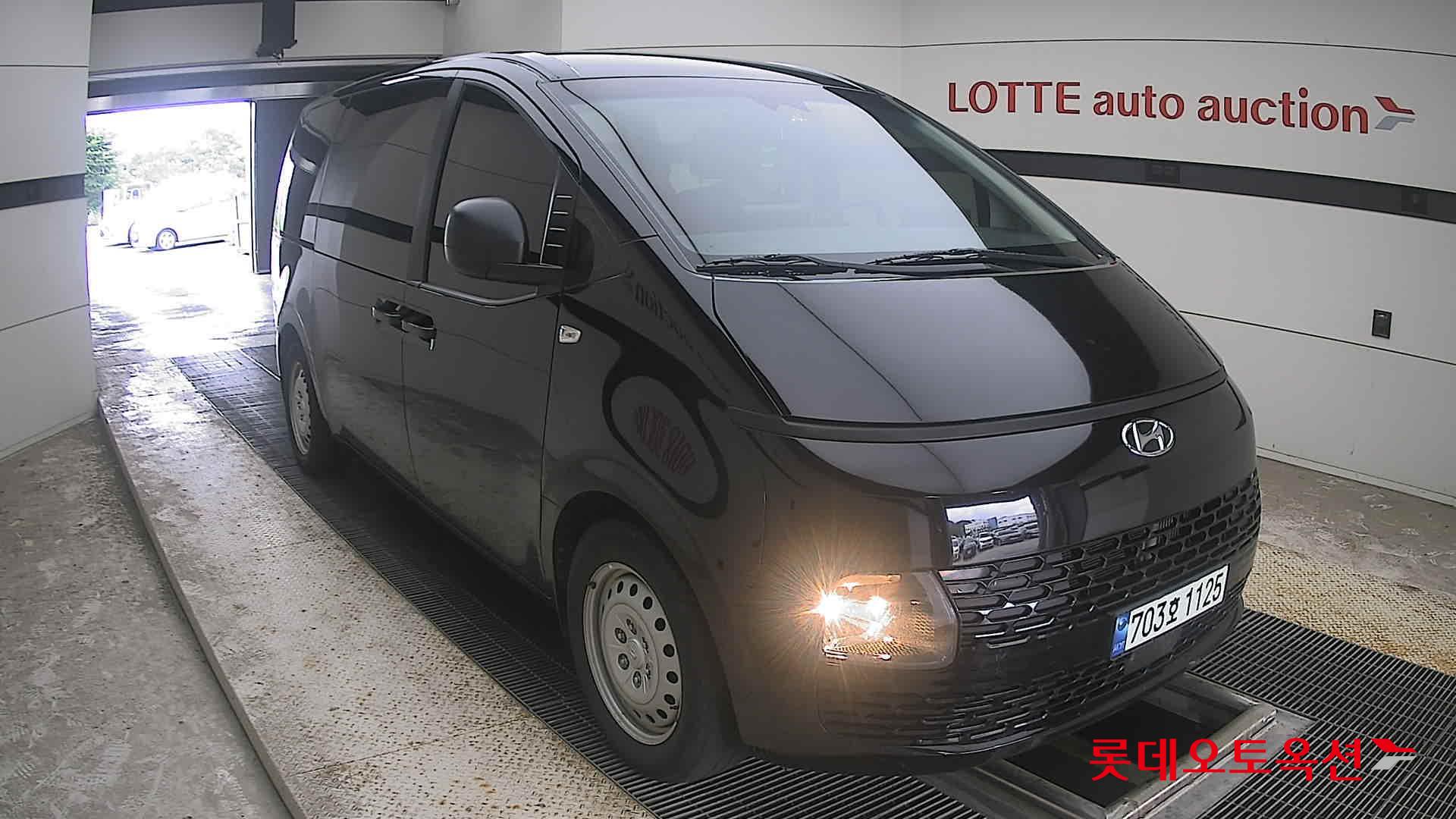 2023 - hyundai staria