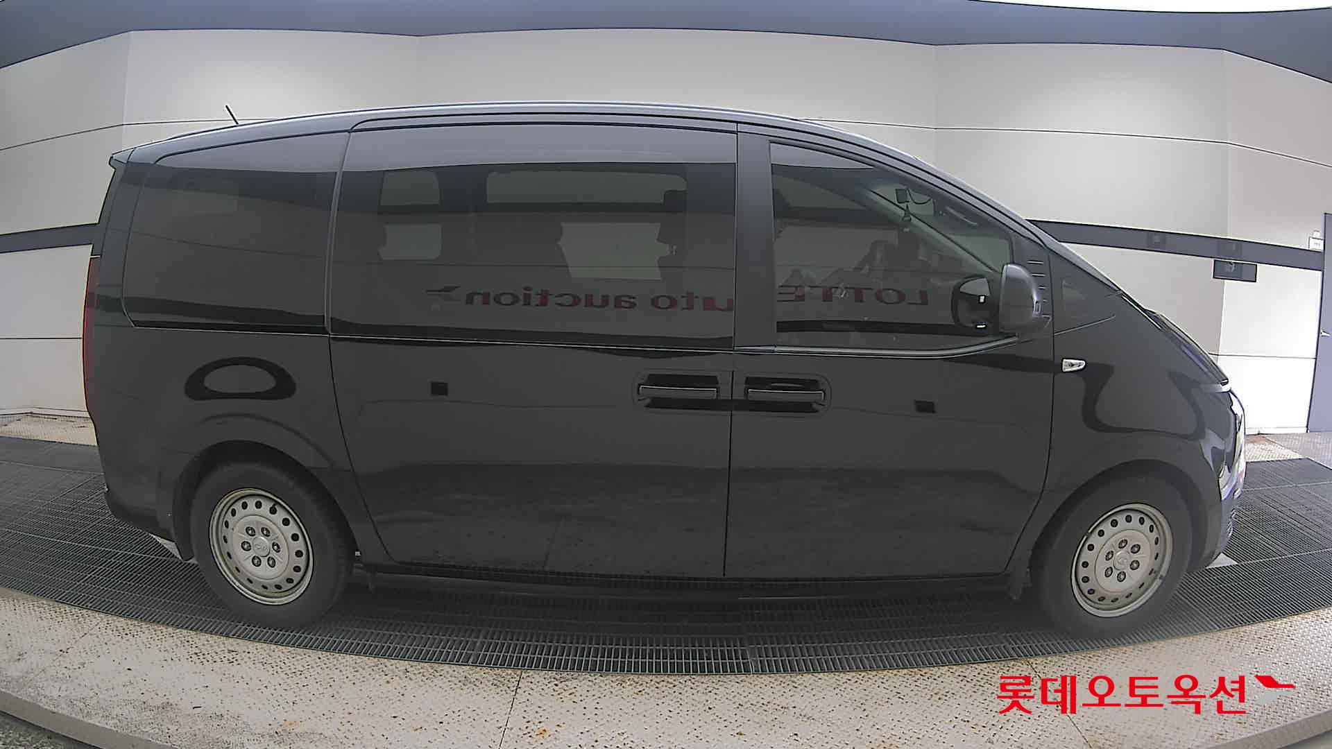 2023 - hyundai staria