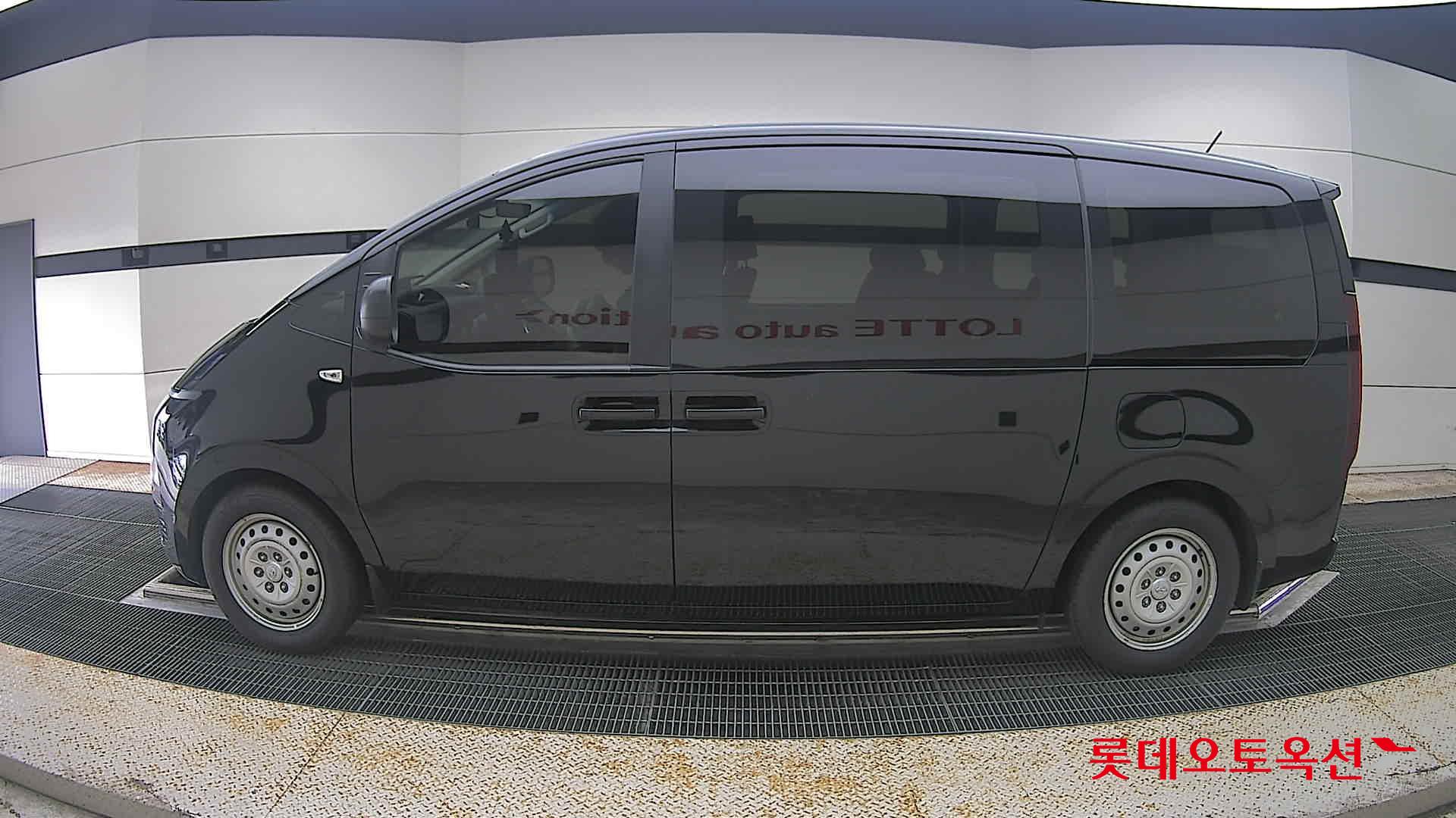 2023 - hyundai staria