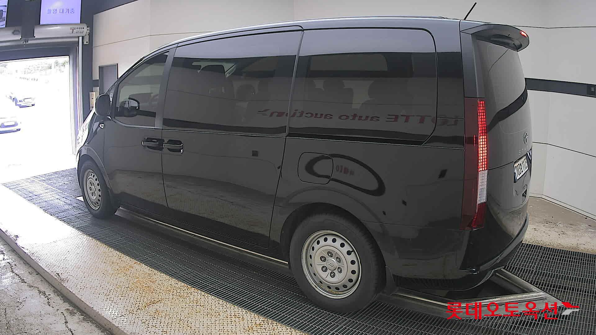 2023 - hyundai staria