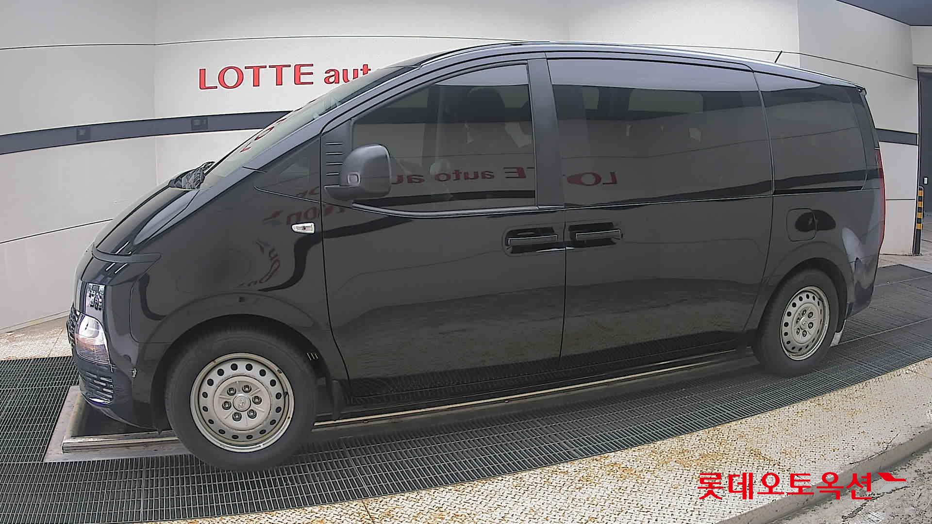 2023 - hyundai staria