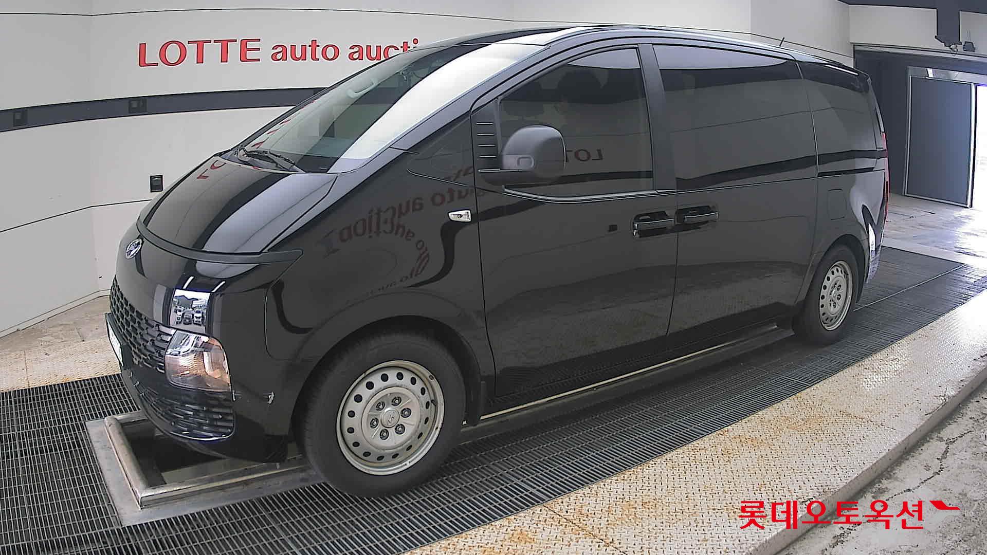 2023 - hyundai staria