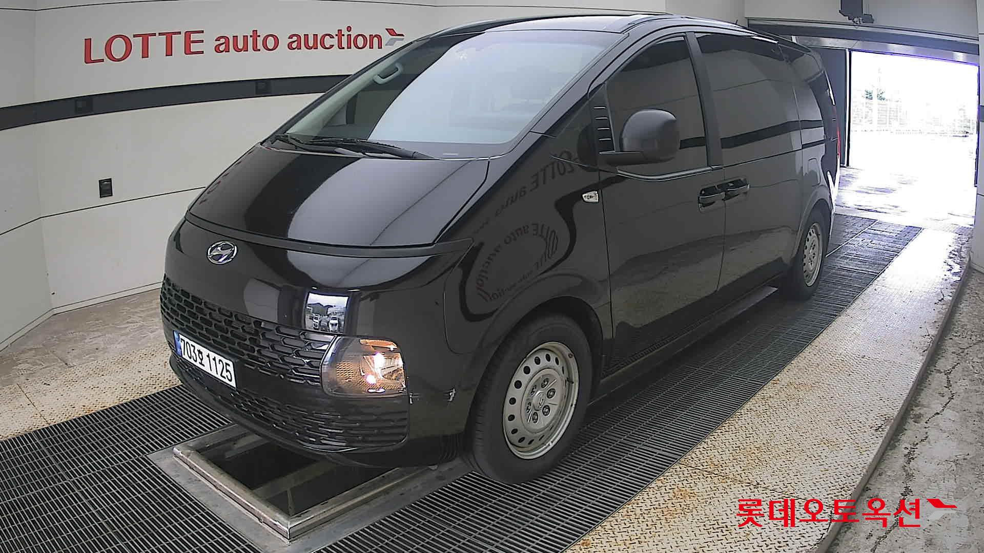 2023 - hyundai staria