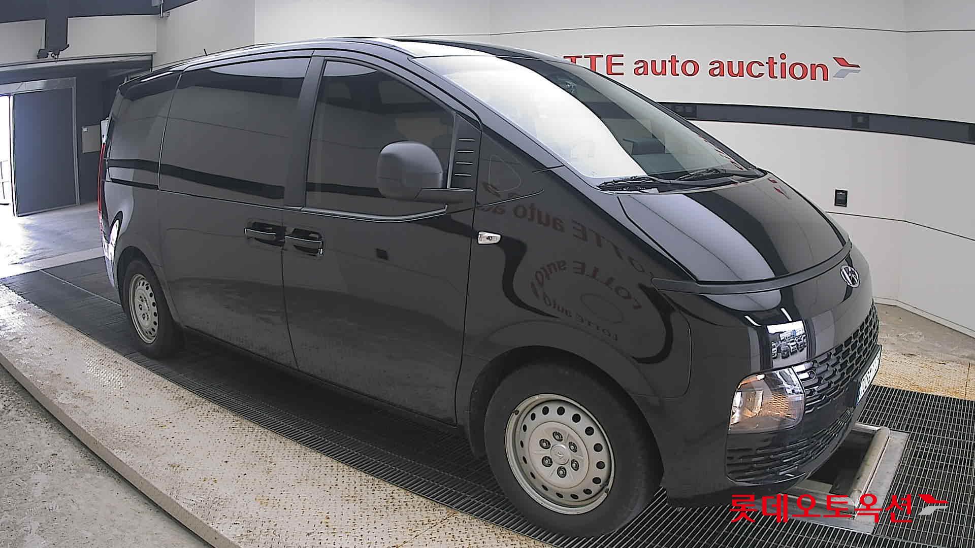 2023 - hyundai staria