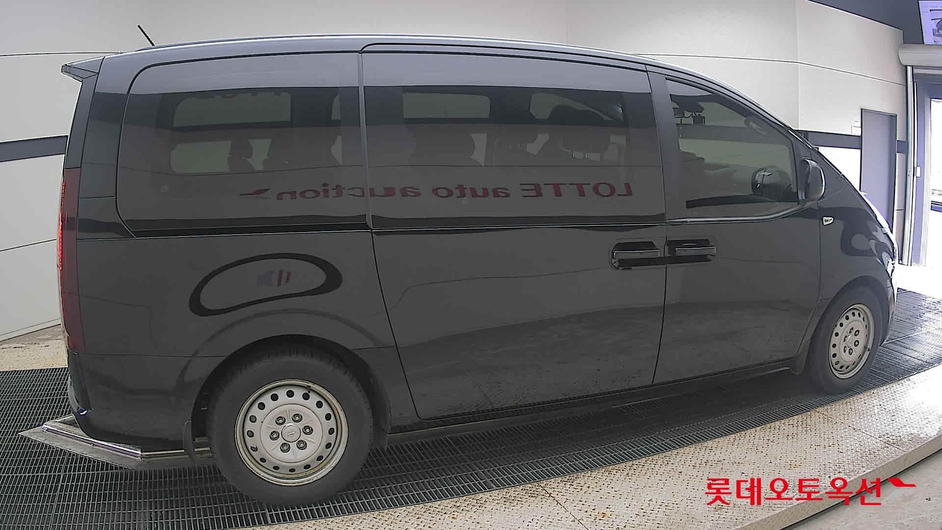 2023 - hyundai staria