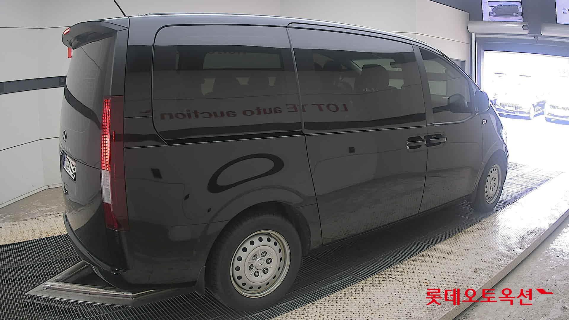 2023 - hyundai staria