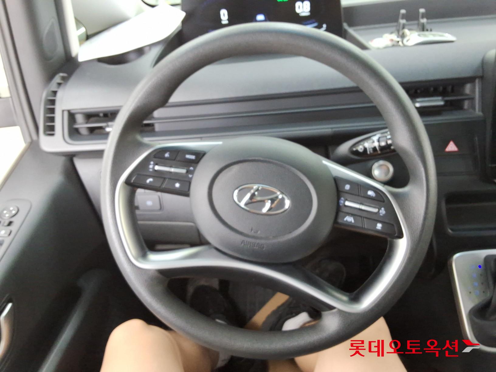 2023 - hyundai staria
