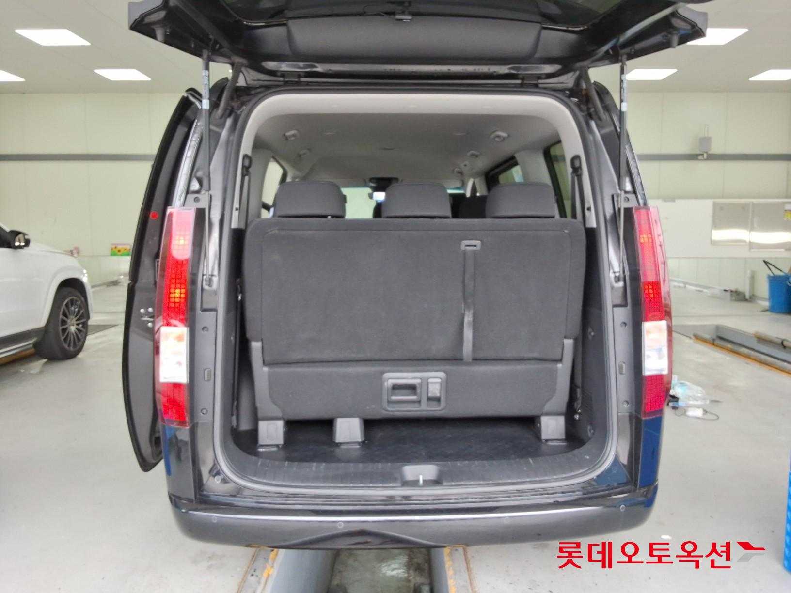 2023 - hyundai staria