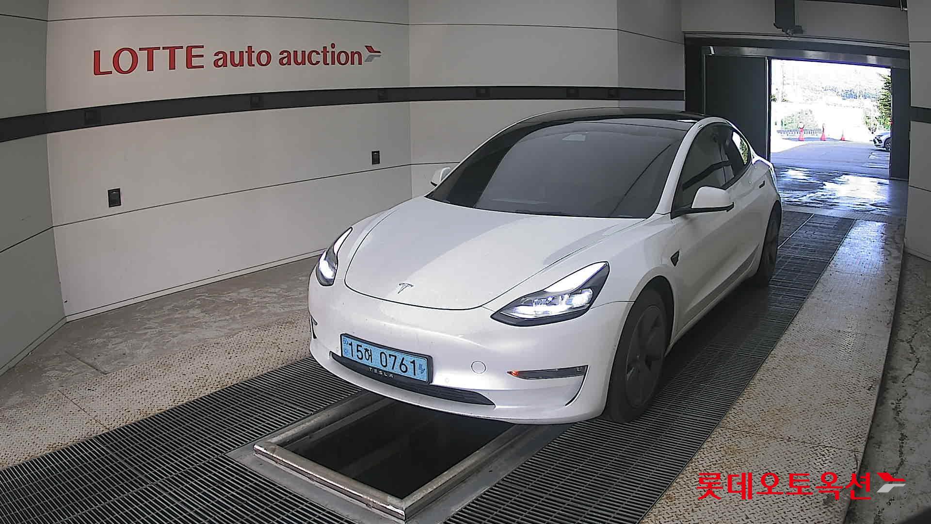 2022 - tesla model 3