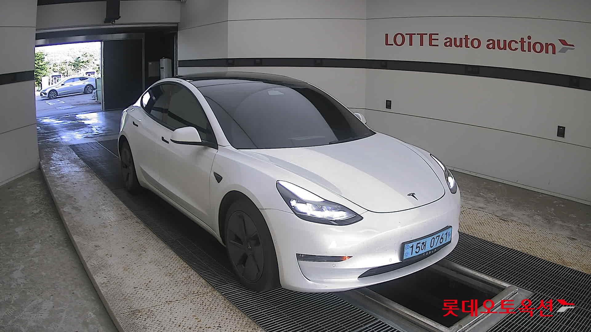 2022 - tesla model 3