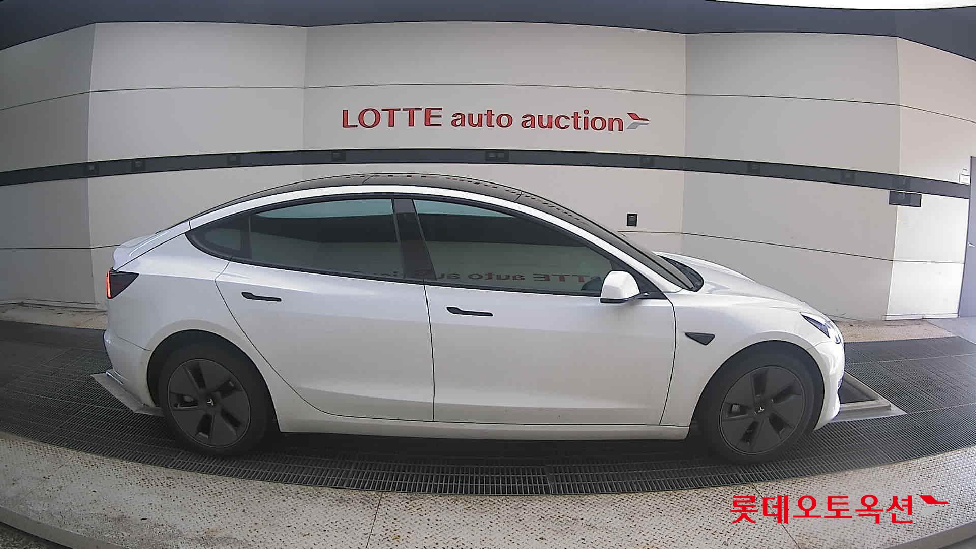 2022 - tesla model 3
