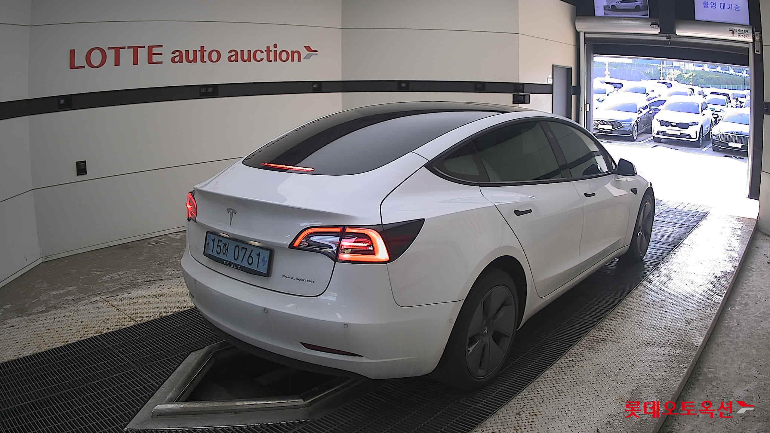 2022 - tesla model 3