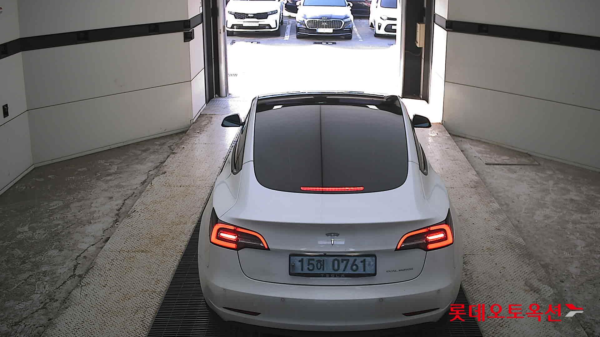 2022 - tesla model 3