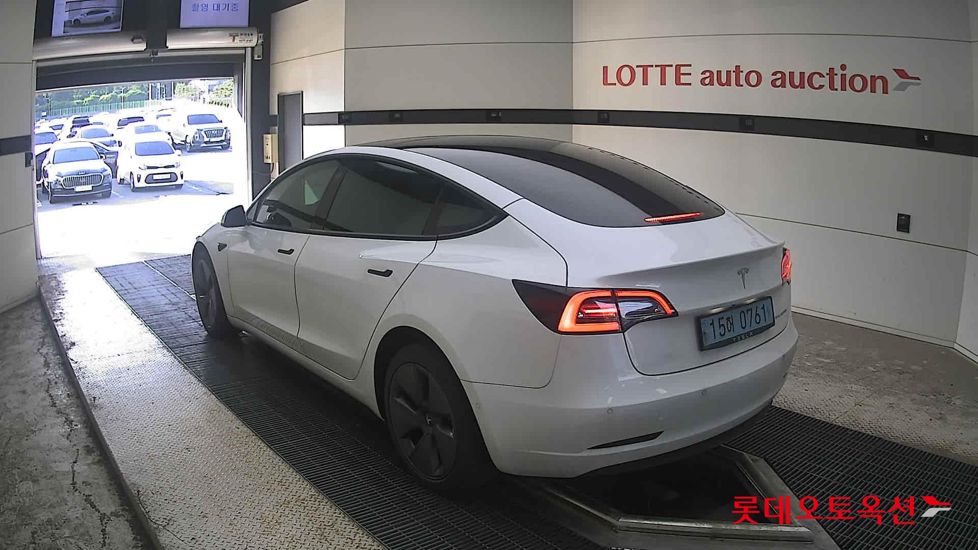 2022 - tesla model 3