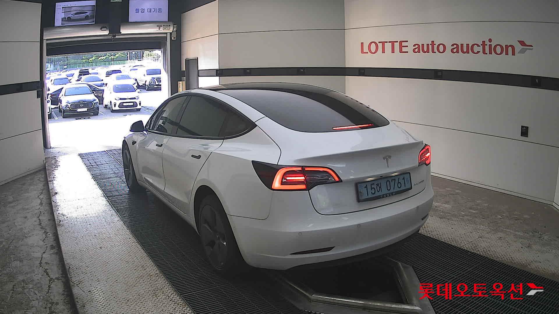 2022 - tesla model 3