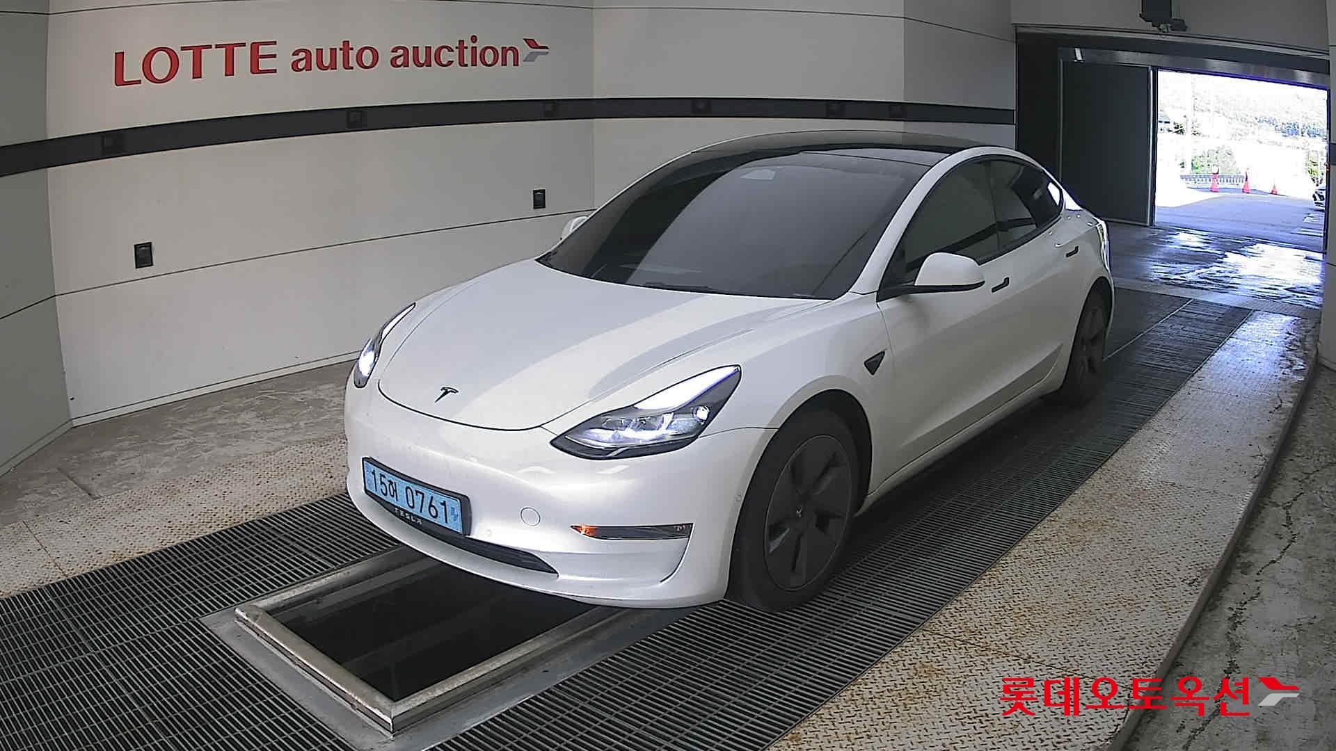 2022 - tesla model 3
