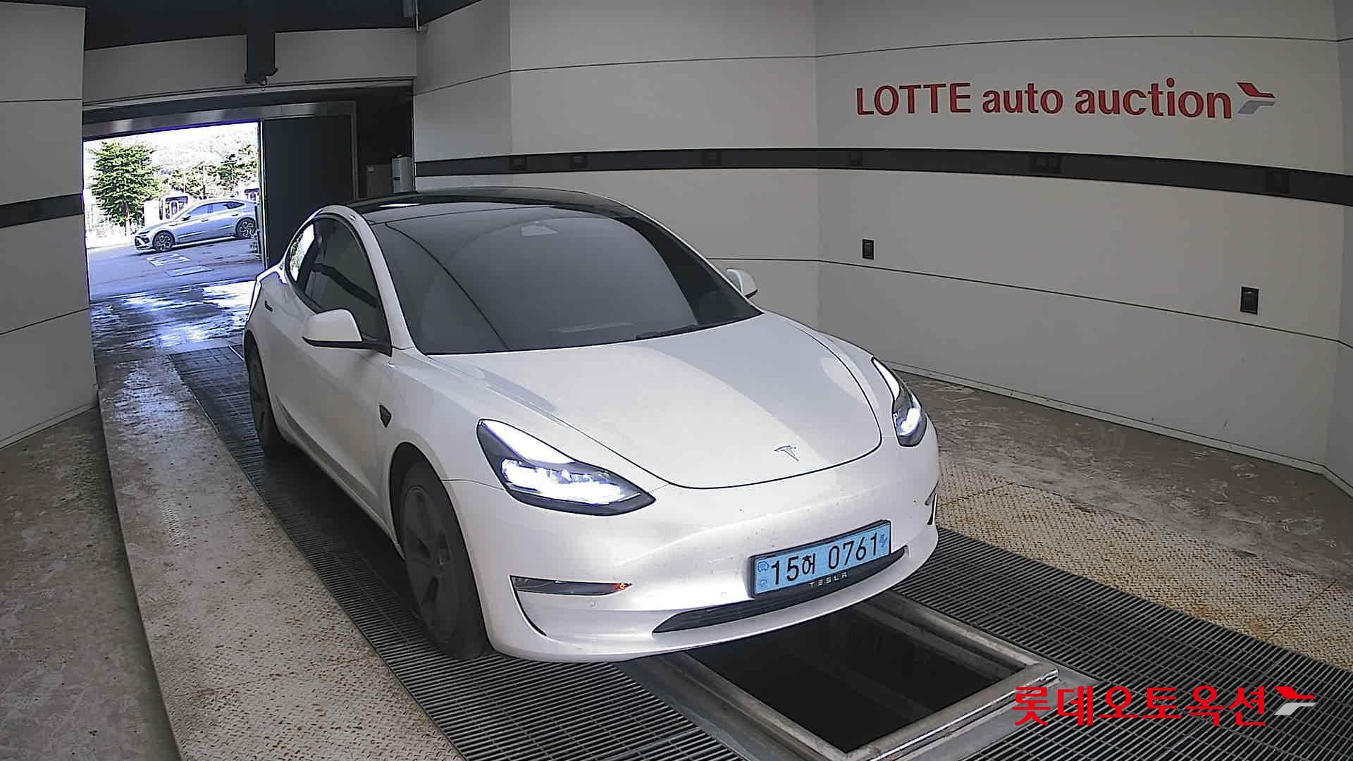 2022 - tesla model 3