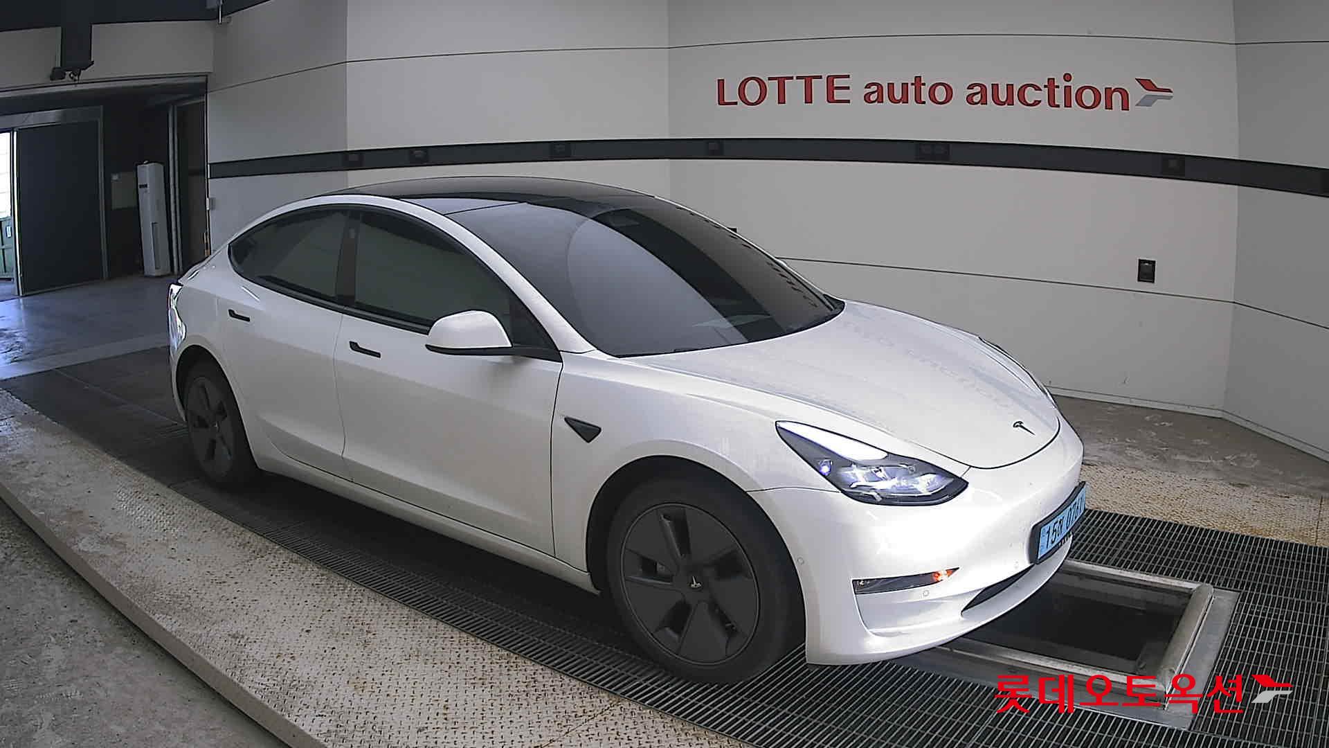 2022 - tesla model 3