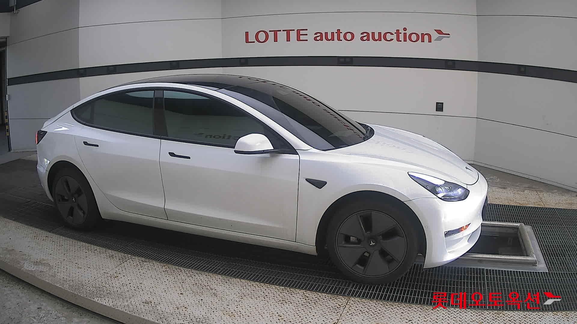 2022 - tesla model 3