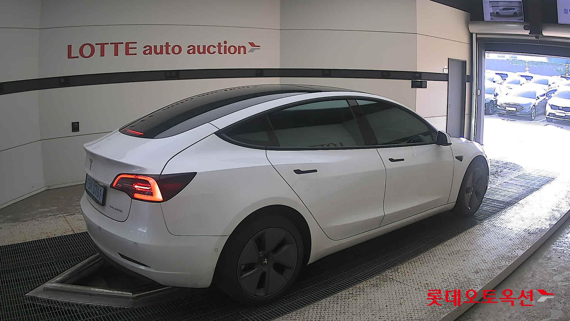 2022 - tesla model 3