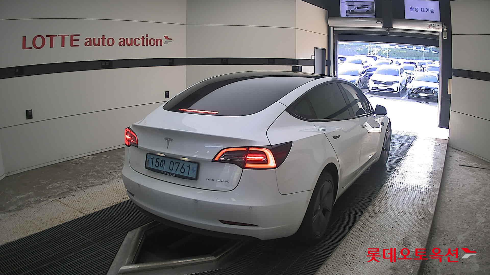 2022 - tesla model 3