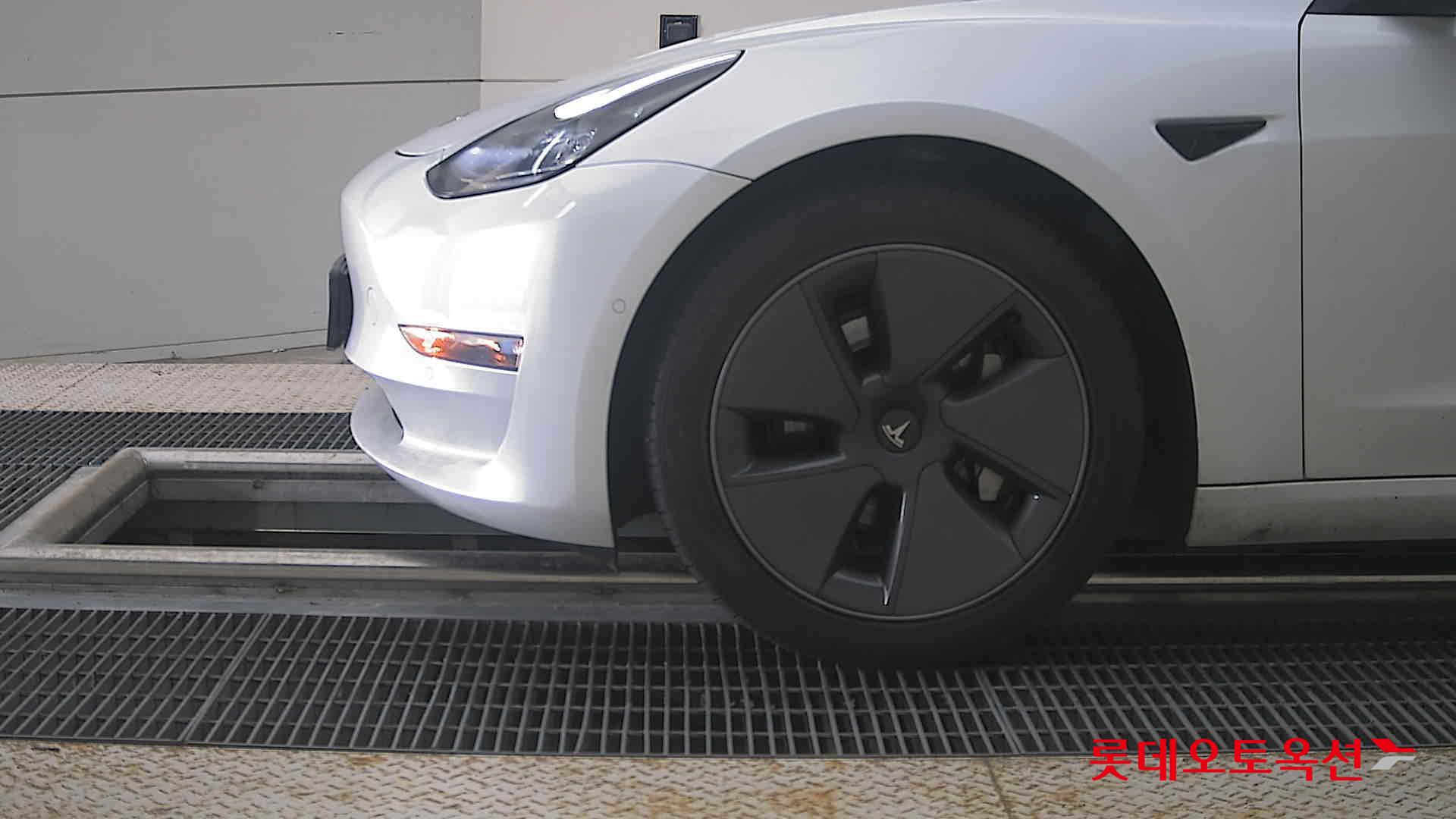 2022 - tesla model 3