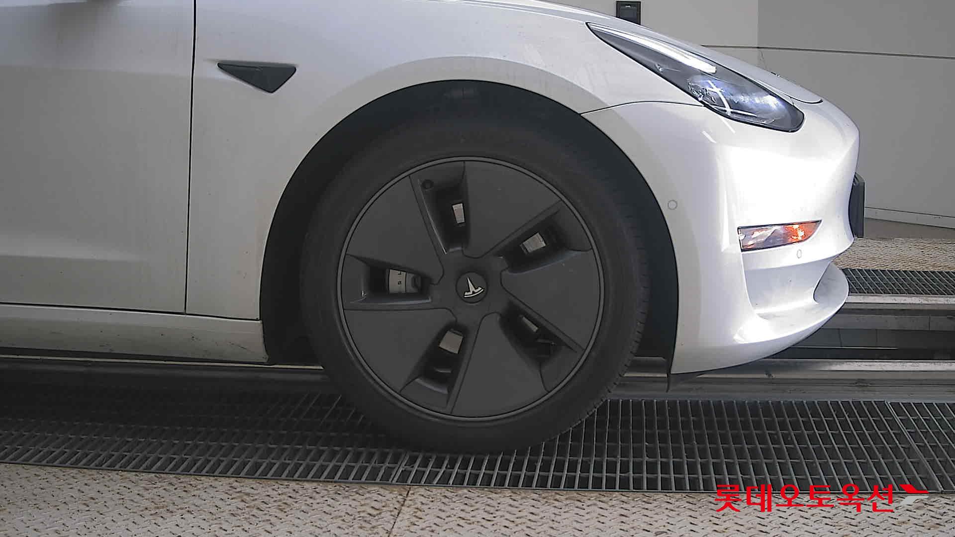 2022 - tesla model 3