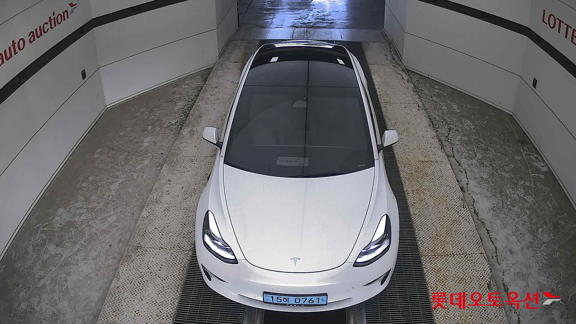 2022 - tesla model 3
