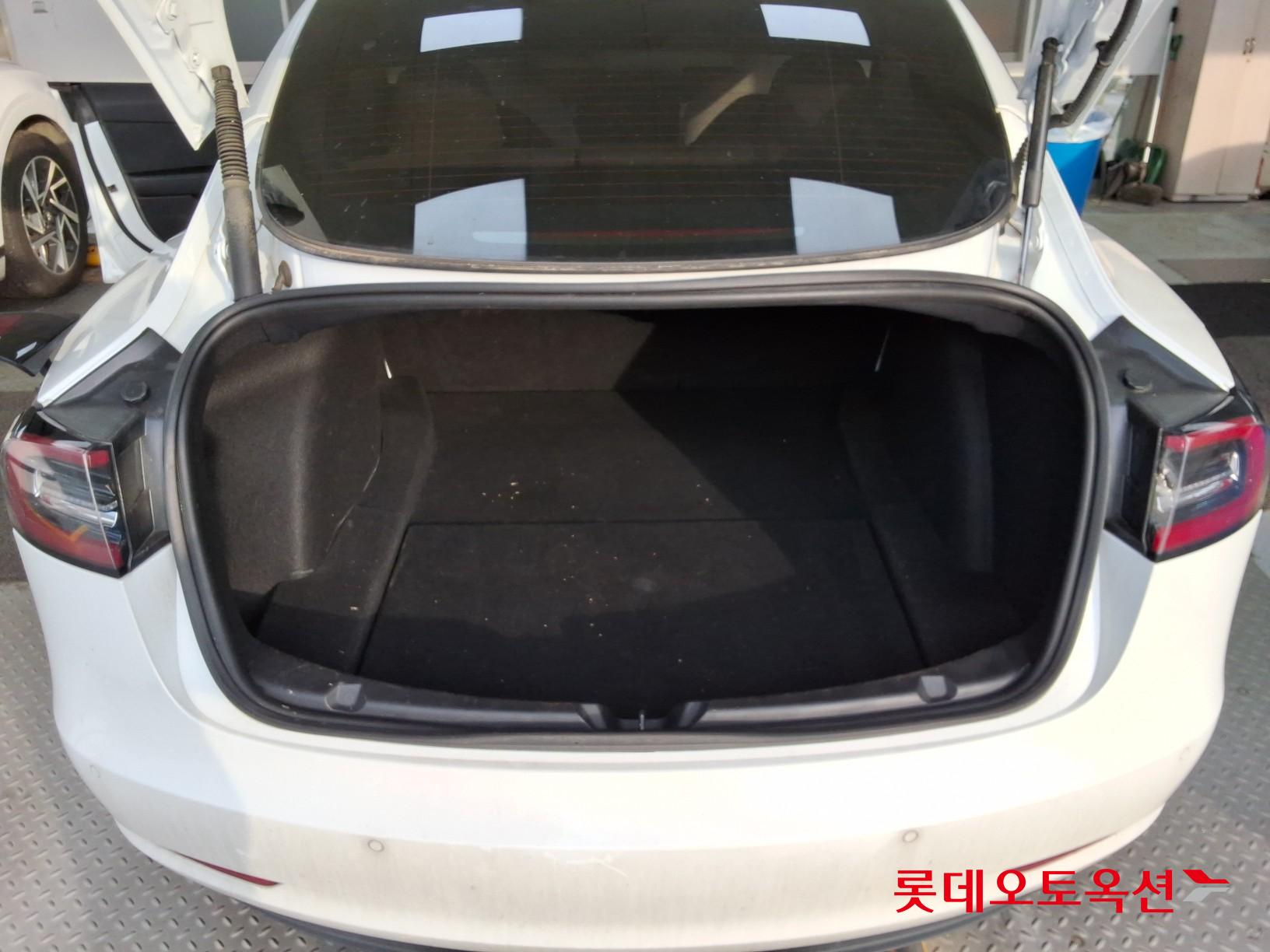 2022 - tesla model 3