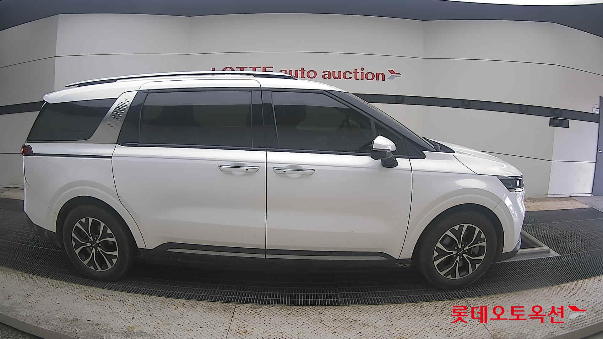 2023 - kia carnival