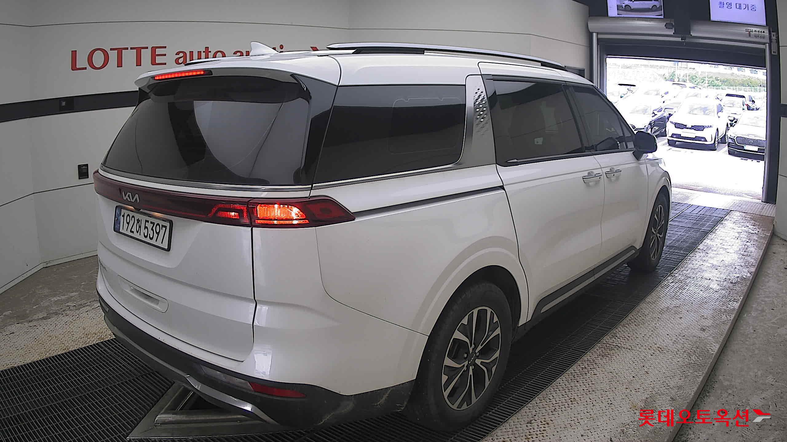 2023 - kia carnival