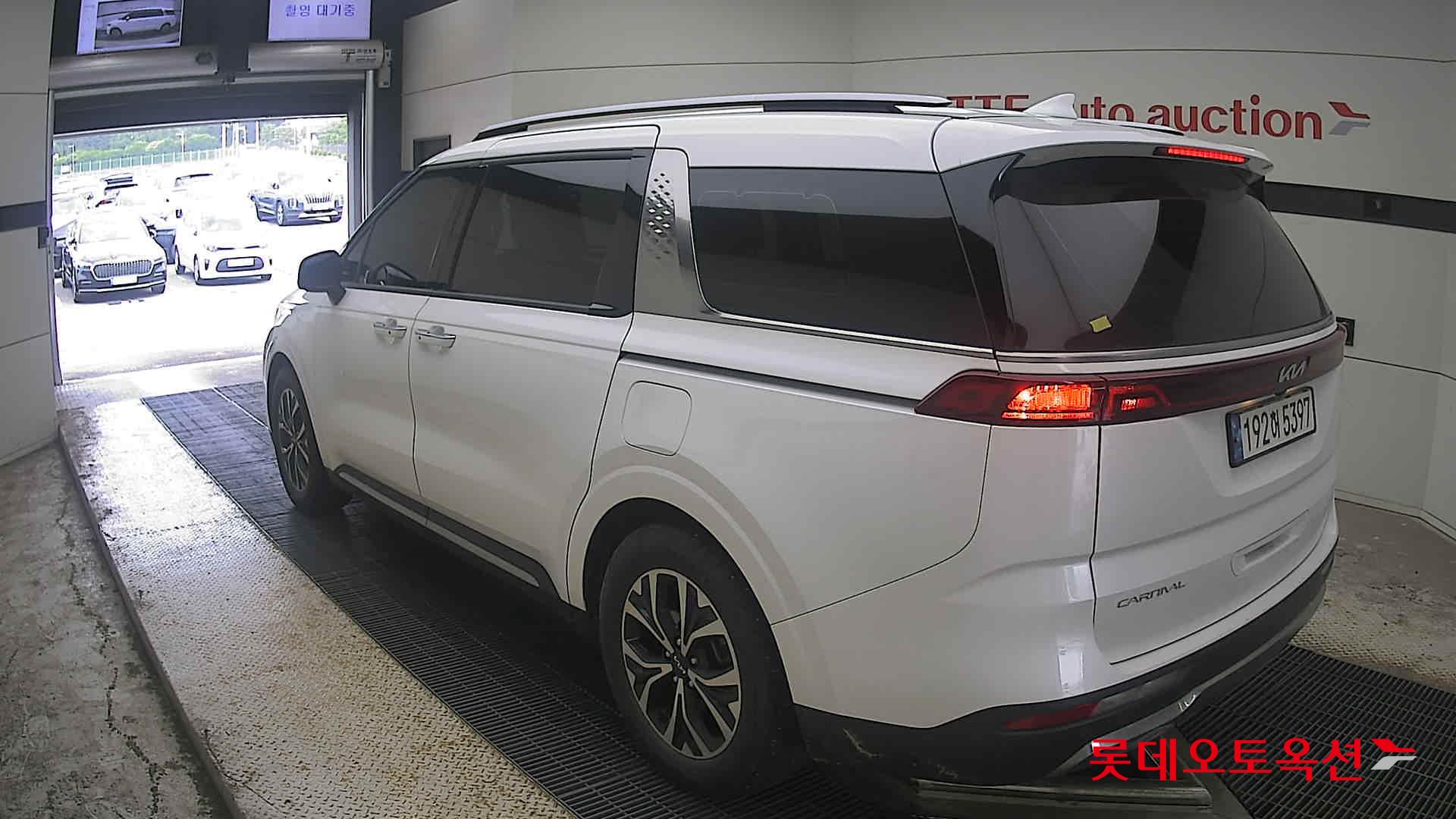2023 - kia carnival