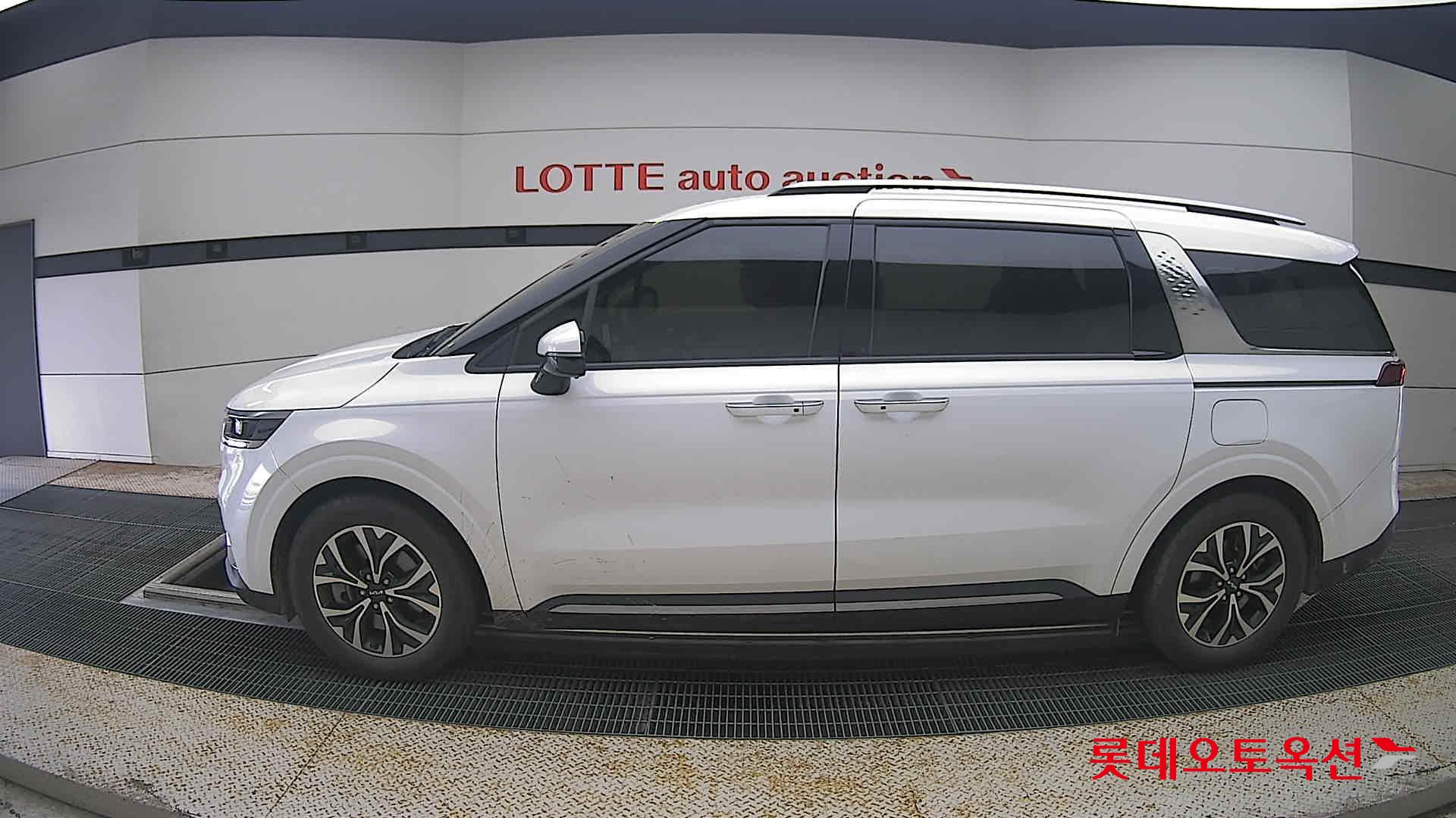 2023 - kia carnival