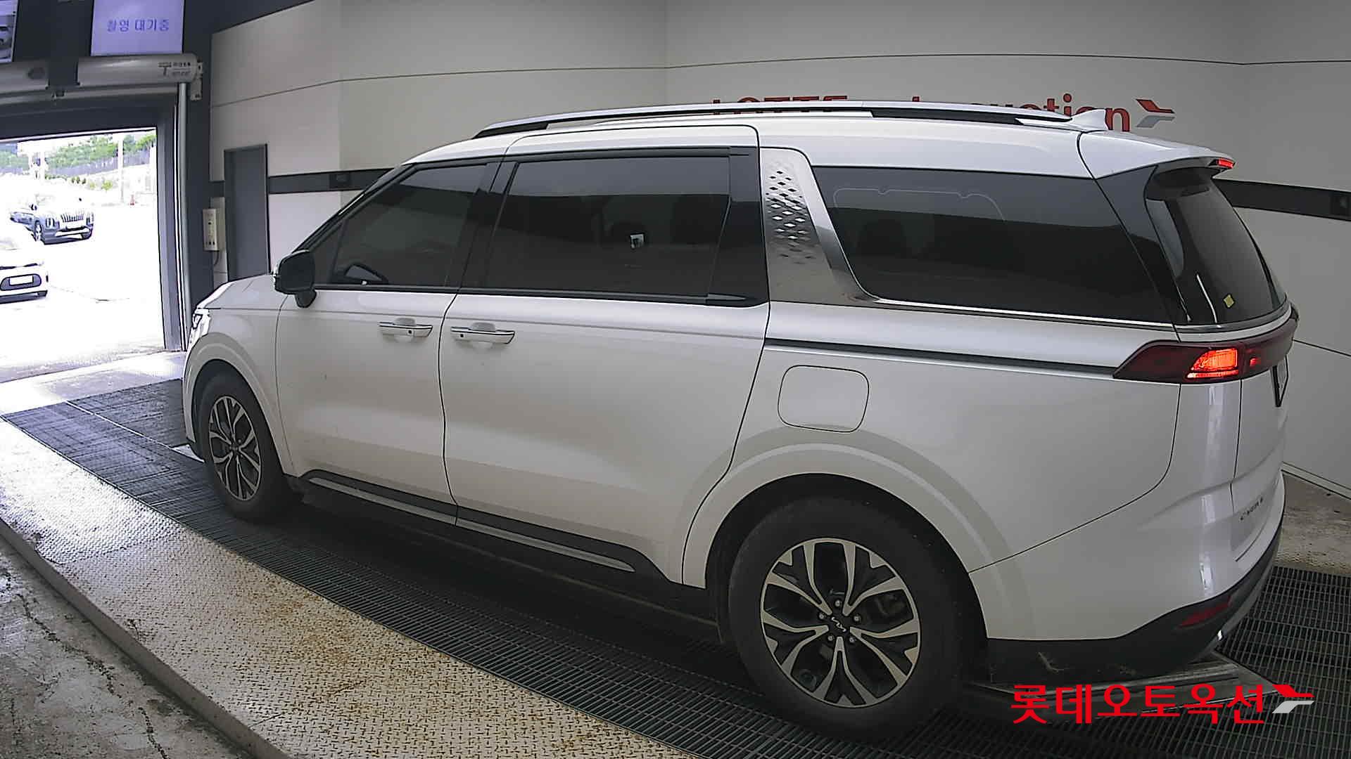 2023 - kia carnival