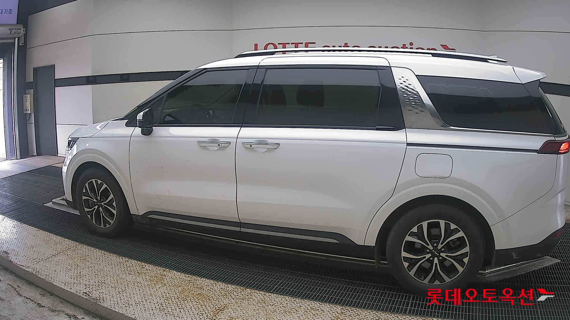 2023 - kia carnival