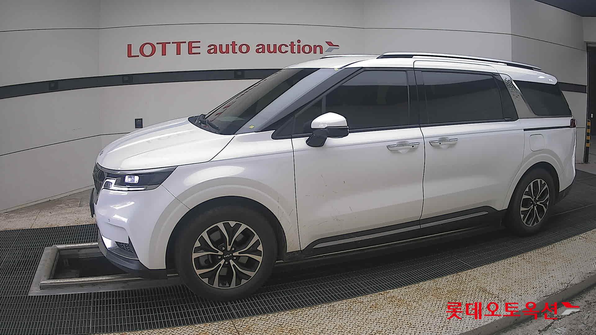 2023 - kia carnival