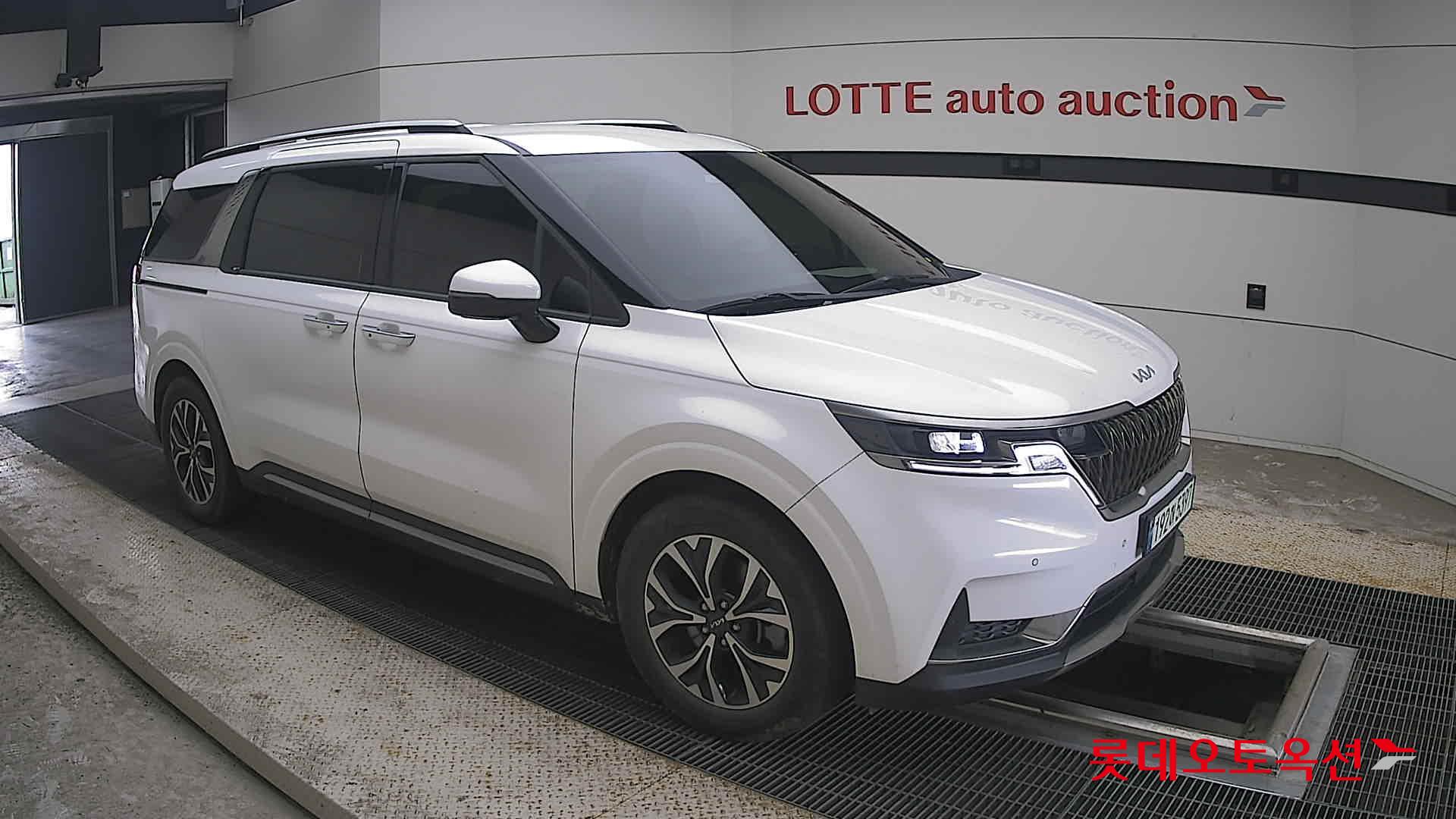 2023 - kia carnival
