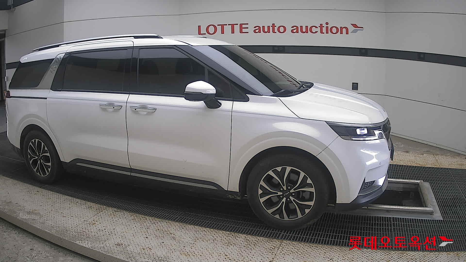 2023 - kia carnival
