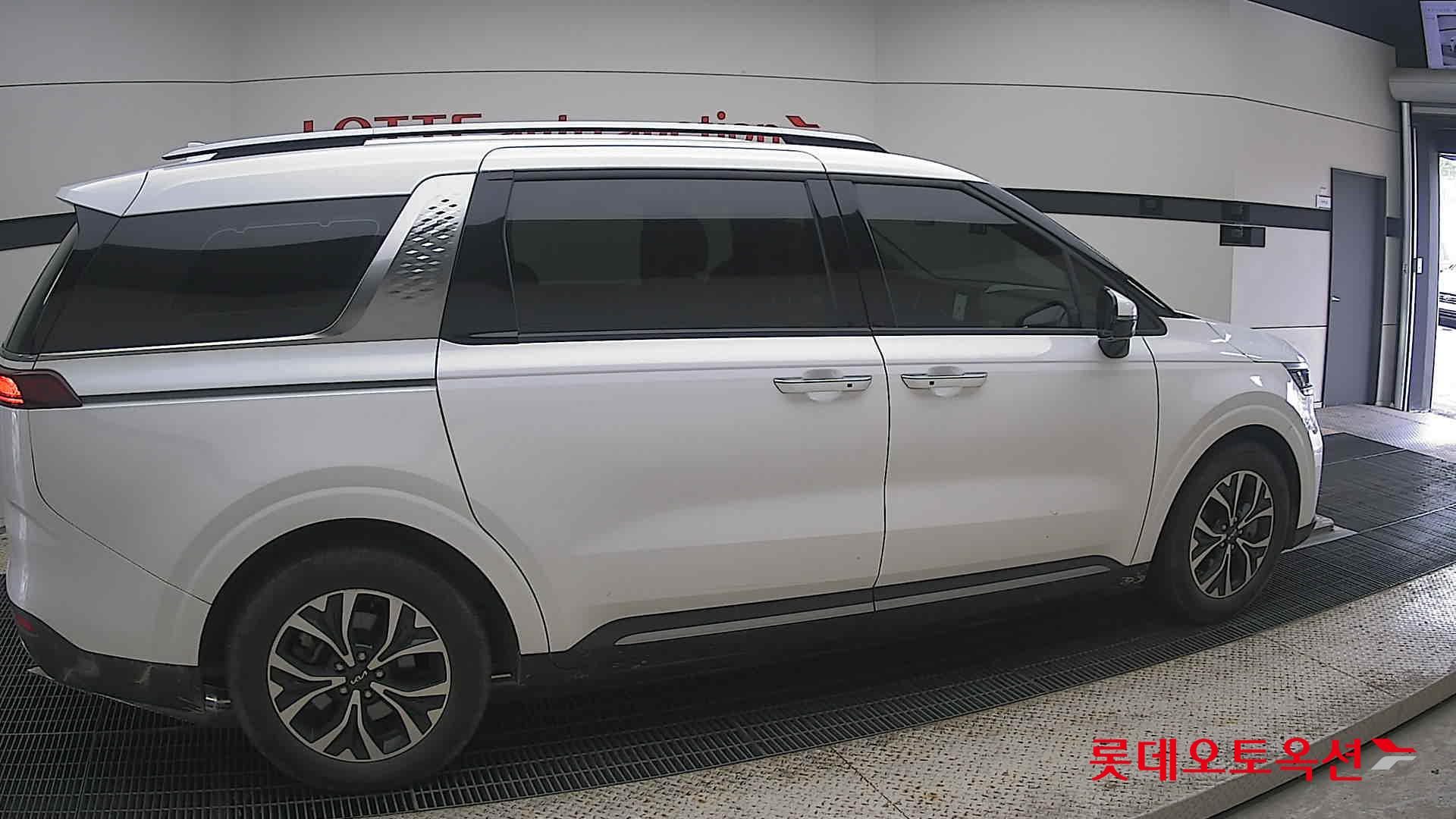 2023 - kia carnival