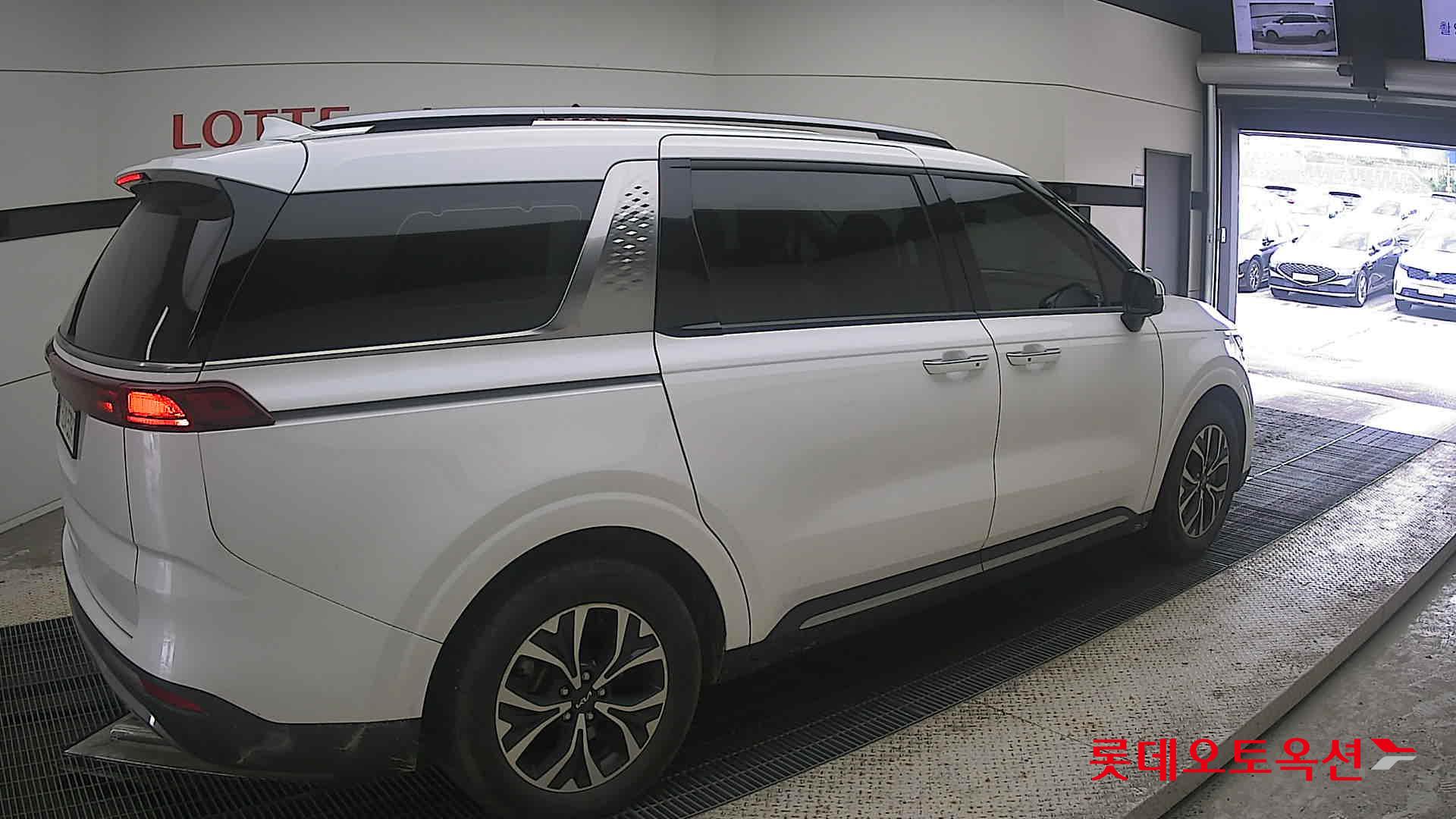 2023 - kia carnival