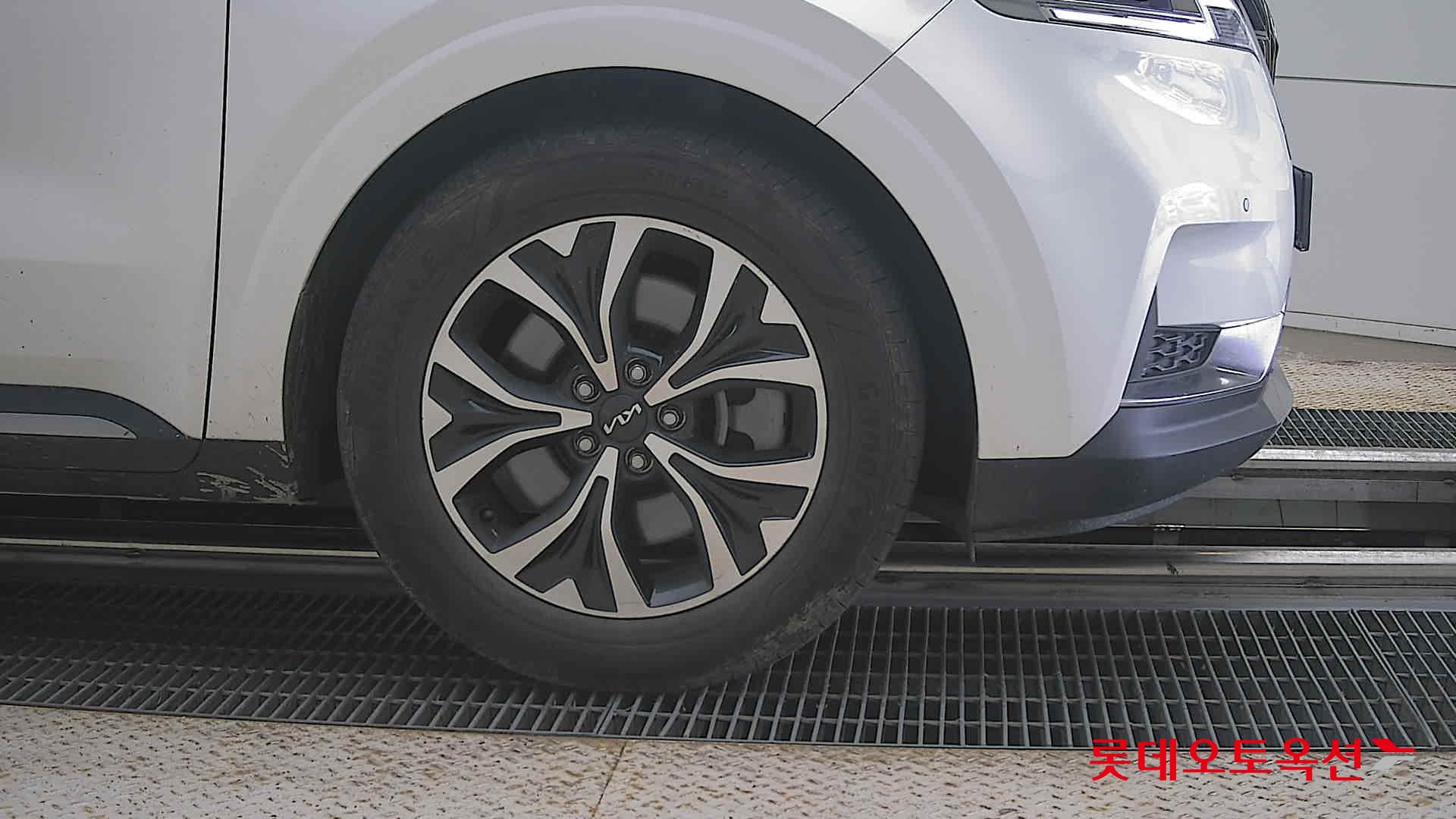 2023 - kia carnival
