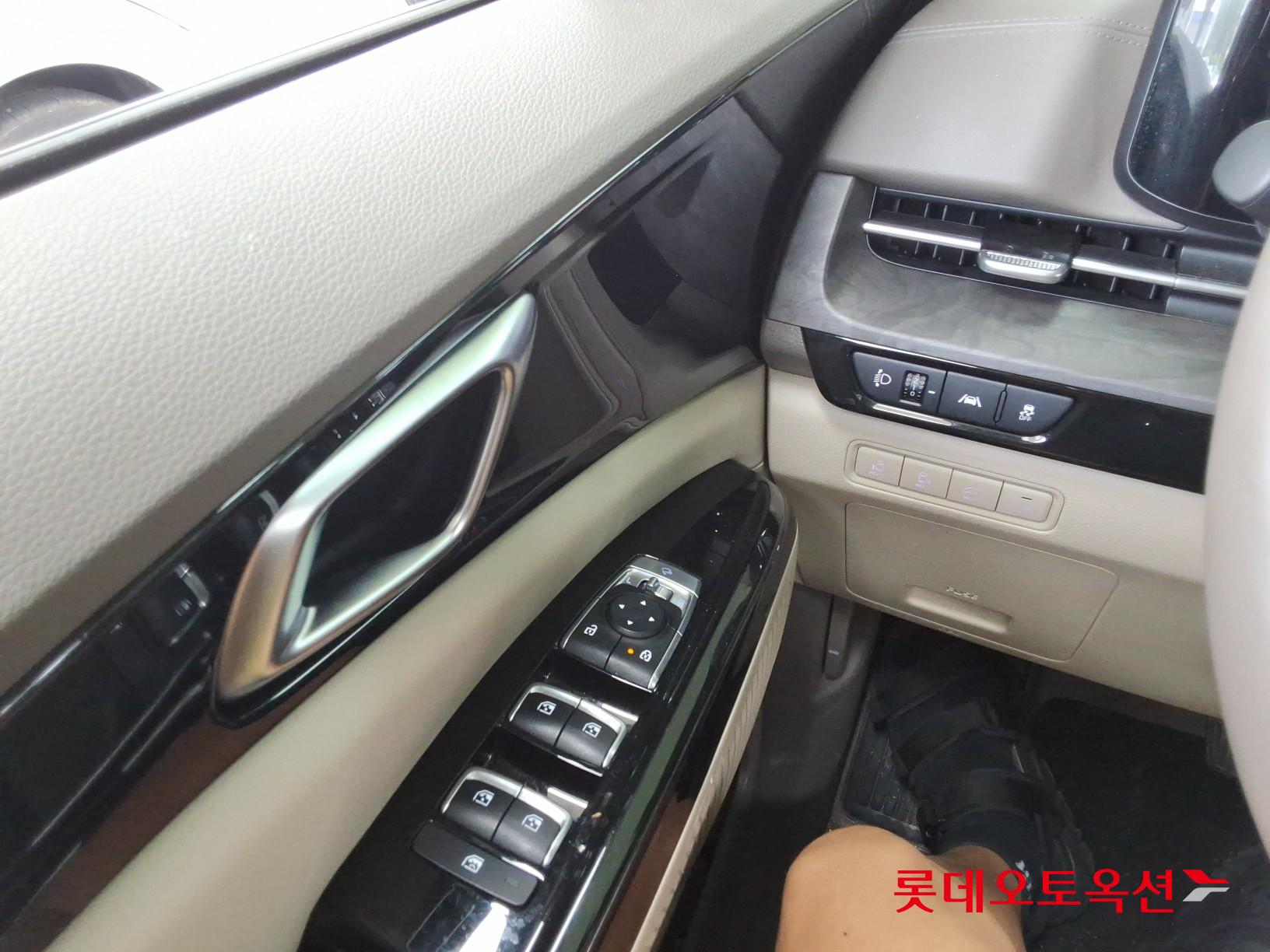 2023 - kia carnival